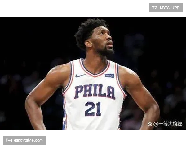 实时报道：恩比德于比赛中返回更衣室，疑似膝盖旧伤复发